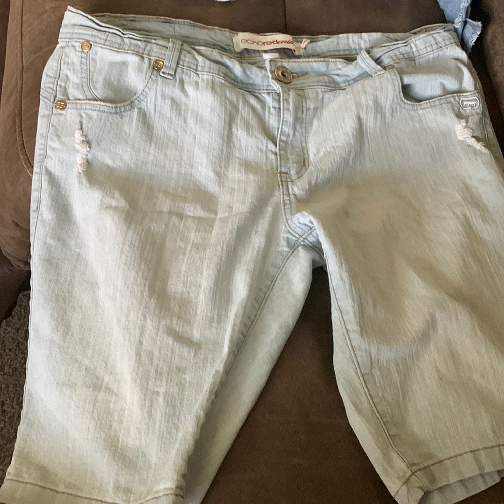 Light blue Jean capris brand ecko